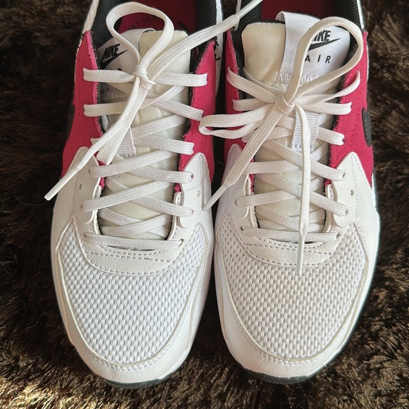 Nike - Picture 3 of 8